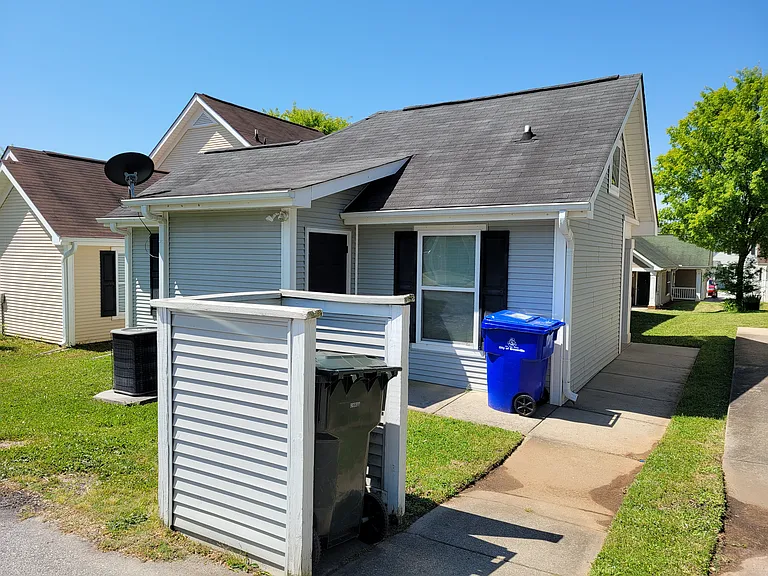 211 Provence St — Photo 14