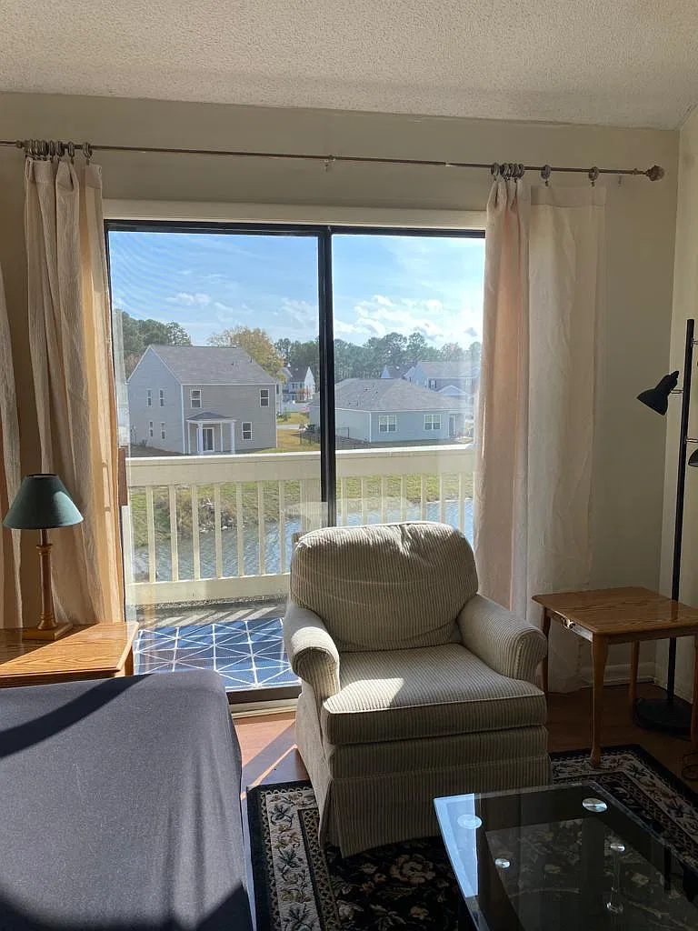 Studio, 650 sqft, $1,200 — Photo 1
