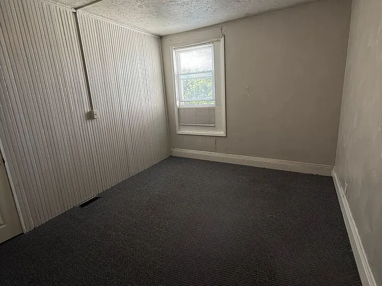 101 W Walnut St — Photo 14