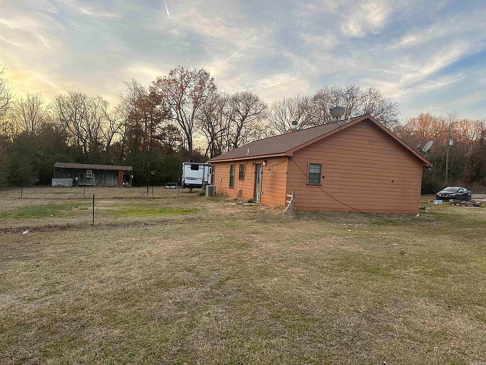 2nd image of 104 Thomas Rd