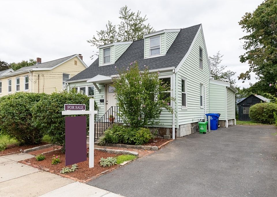 2nd image of 22 Washington Street Pl