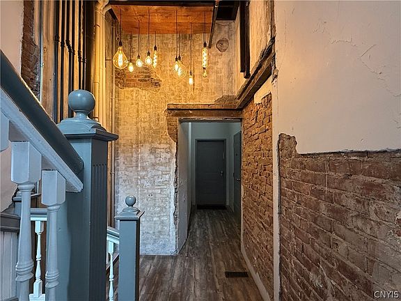 2nd image of 205 E Jefferson St #2B