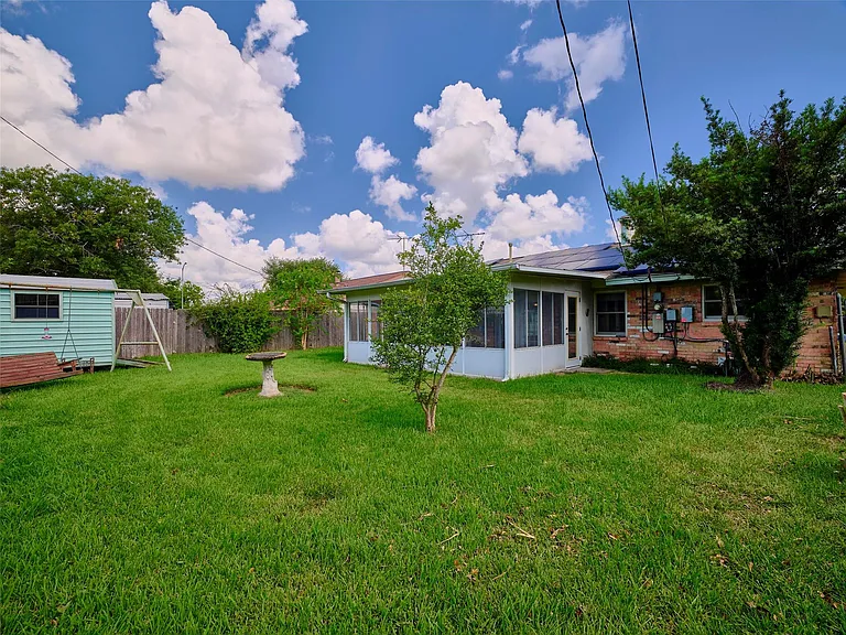 1018 Shawnee St — Photo 24