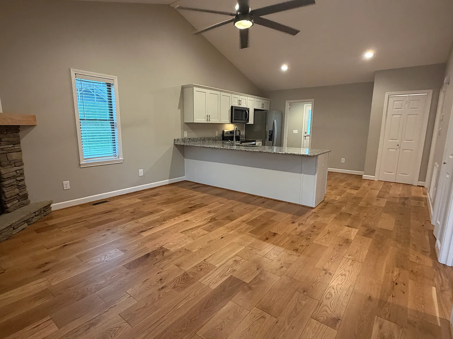 2 bed, 1024 sqft, $2,150 — Photo 4