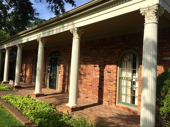 Gorgeous Corinthian columns