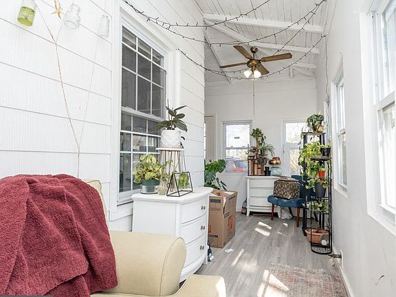 2nd image of 30 Rockville Rd