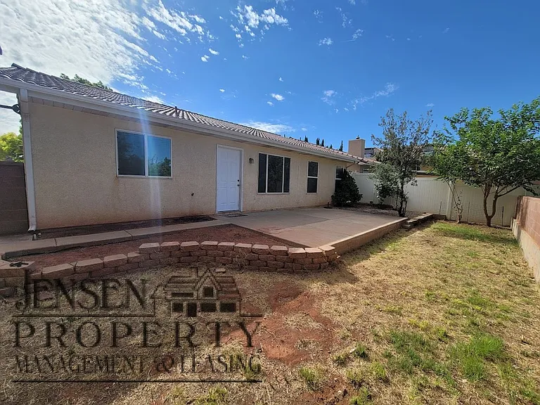 787 N Warm Springs Dr — Photo 8