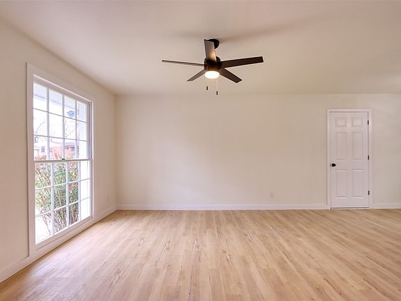 3rd image of 933 Treasure Rd