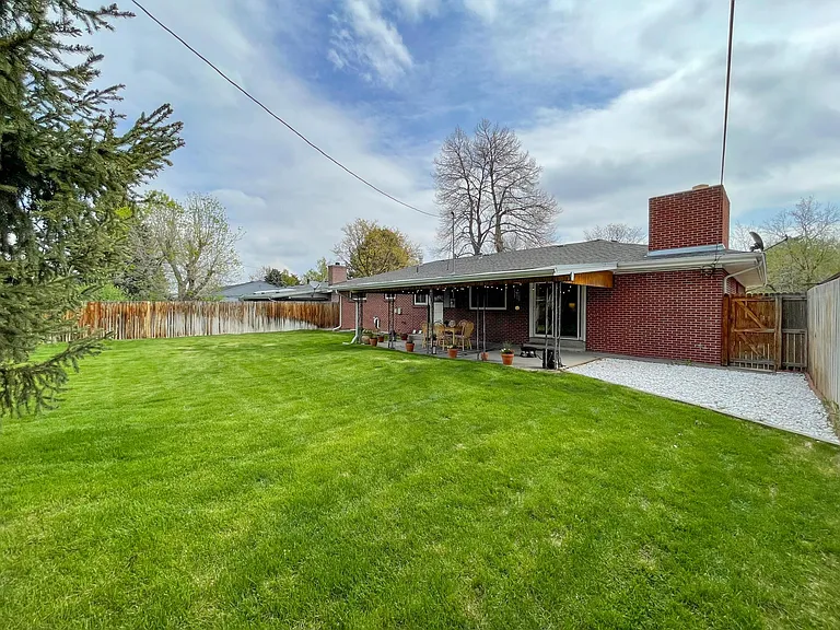 2551 S Ivy St — Photo 16