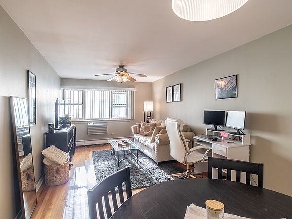 3rd image of 420 W Aldine Ave APT 524