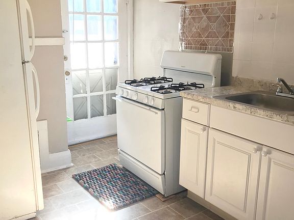 3rd image of 422 Skillen St #12