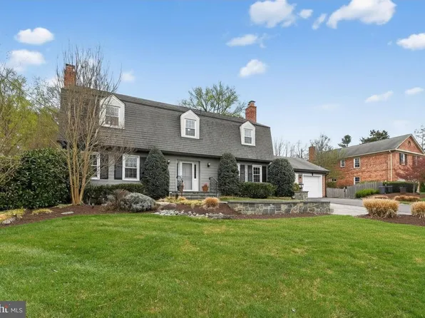 9325 Renshaw Dr, Bethesda, MD 20817