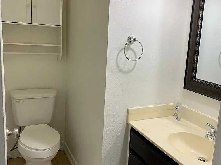 1/2 Bathroom