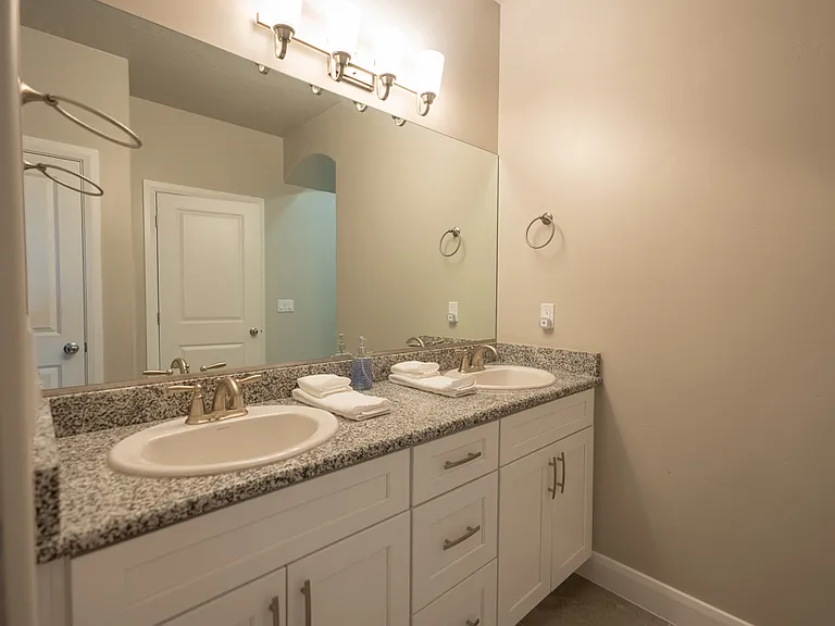 428 N 2860 E — Photo 22