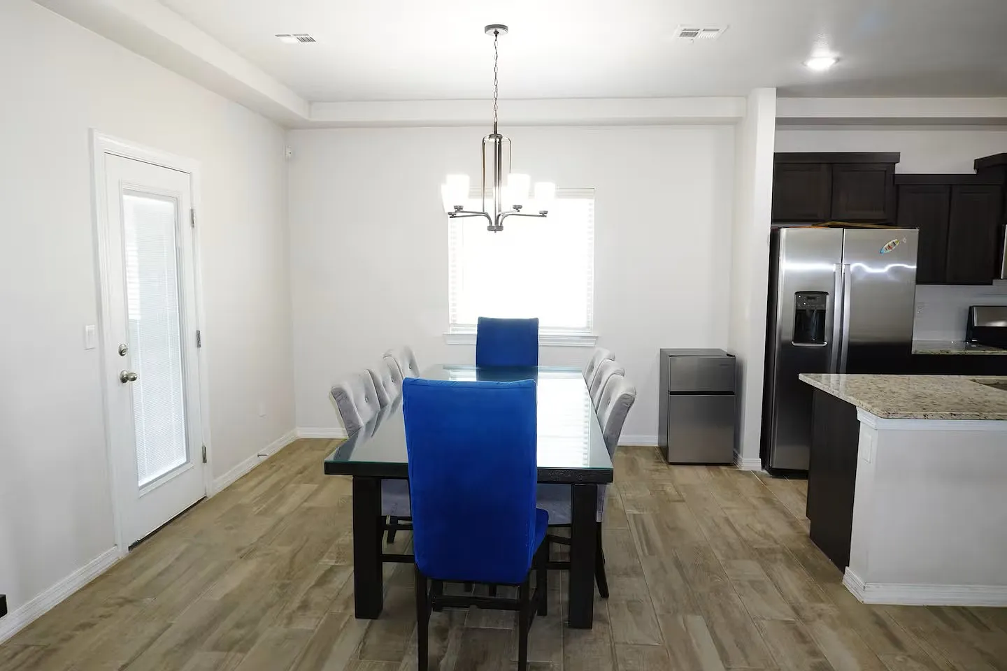 4 bed, 2169 sqft, $2,450 — Photo 3