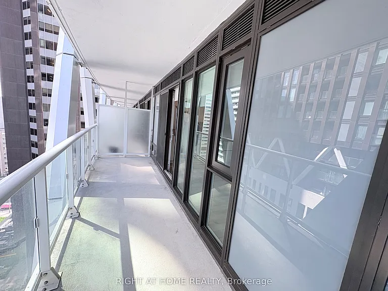 230 Simcoe St #1436 — Photo 17