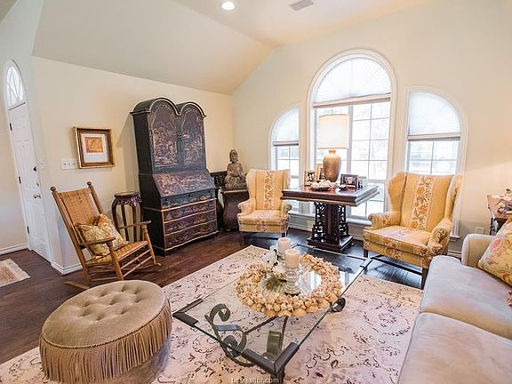 5th image of 9201 Timber Knoll Dr