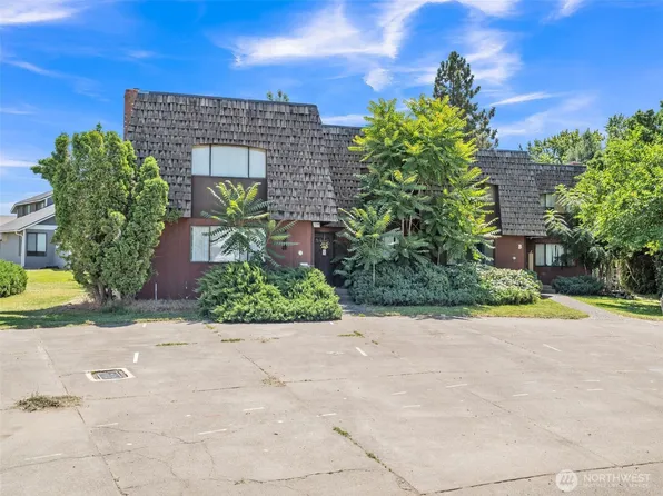 238 NE Damson Place, College Place, WA 99324