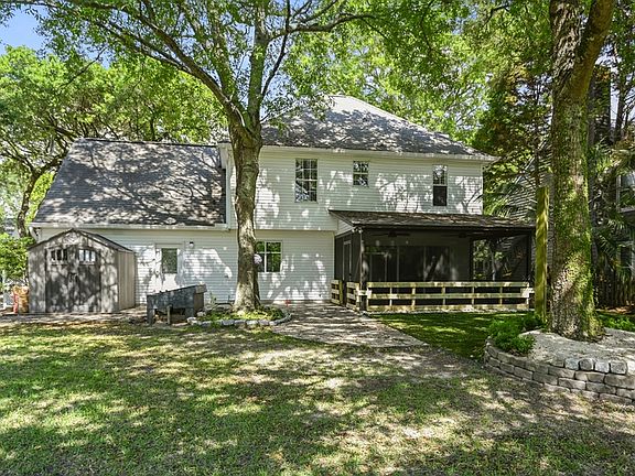 4th image of 1382 Center Lake Dr