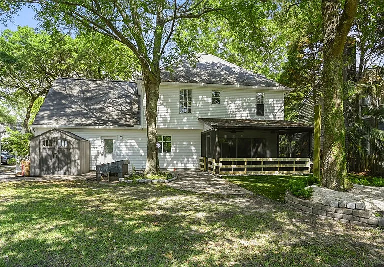 1382 Center Lake Dr — Photo 4