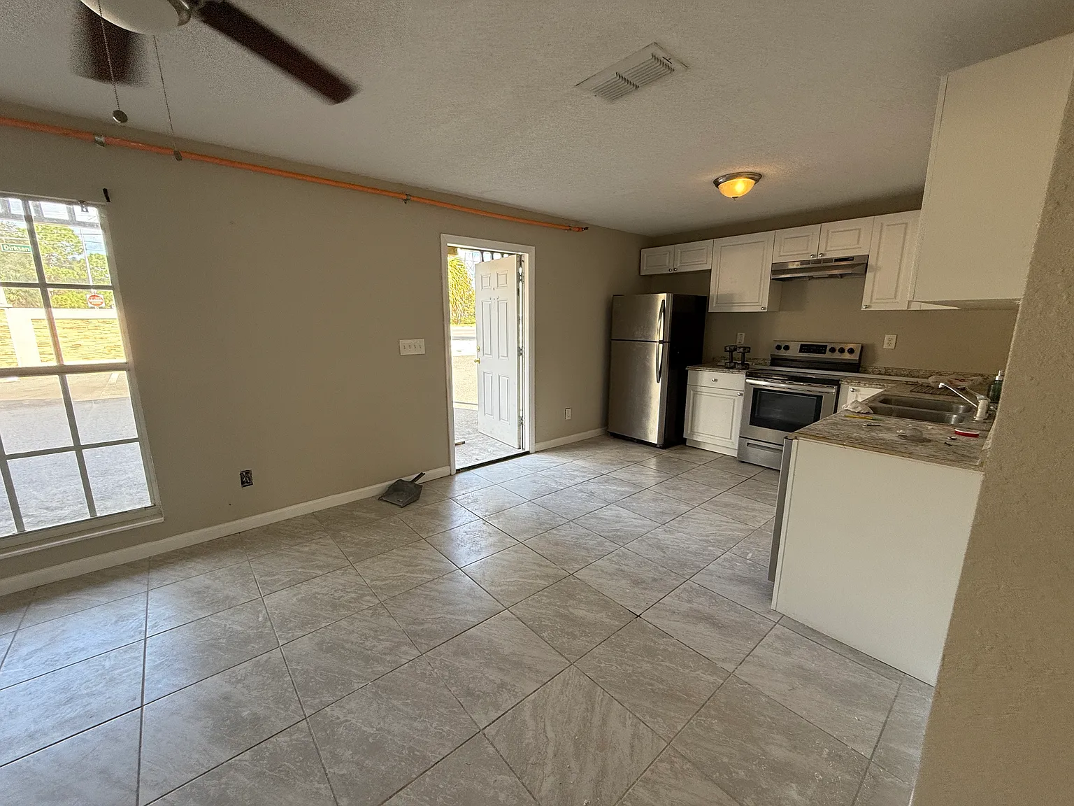 313 Dirksen Dr — Photo 3
