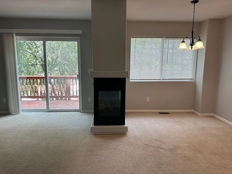 Spacious 4 Bd Condo With Water & Trash Included! — Photo 2