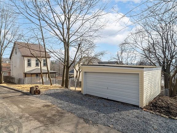2nd image of 650 Boggs Ave