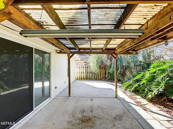 5th image of 11294 Chertsey Ln
