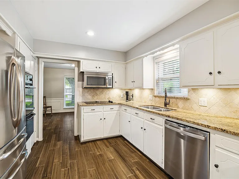 10714 Piping Rock Ln — Photo 4