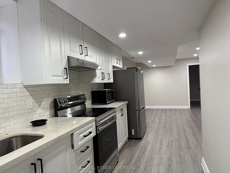 320 Sedgewood St #BASEMENT — Photo 7