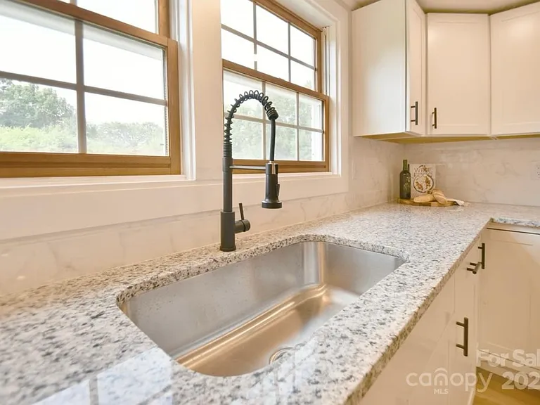 80 Sumner Ave NW — Photo 15