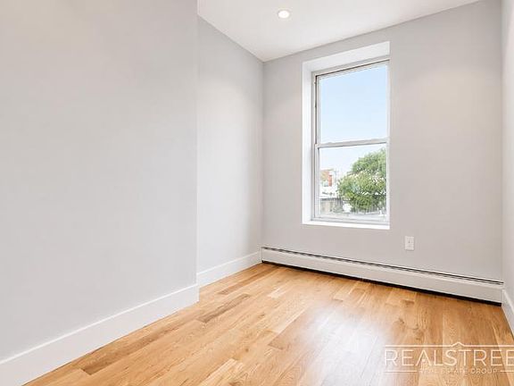 5th image of 491 Tompkins Ave #3A