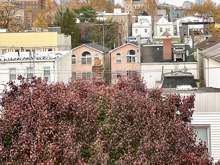 25 Whitman Ave — Photo 18