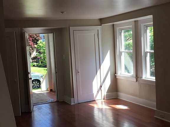 5th image of 275 Baywood Ave