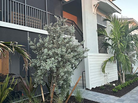 ENTRANCE TO VERANDAH I CONDO