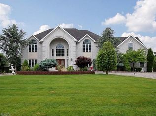 33 Winchester Dr, Scotch Plains, NJ 07076
