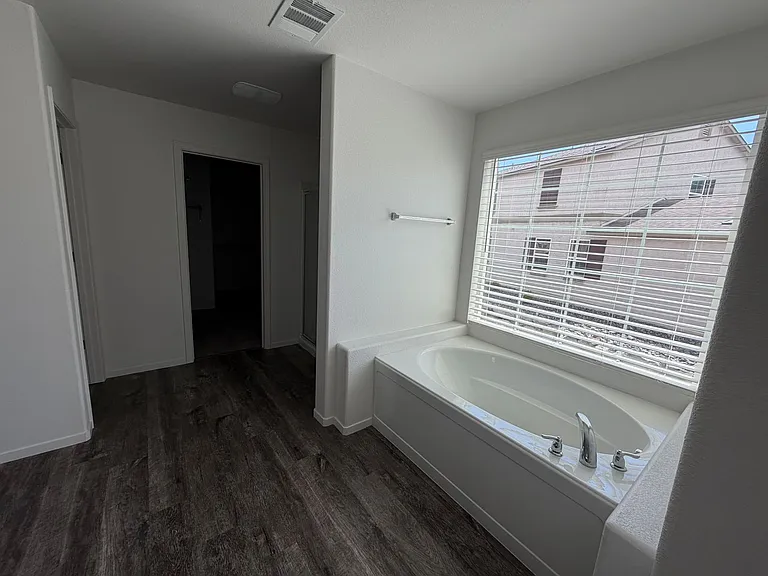 9752 Silver Dollar Ln — Photo 14