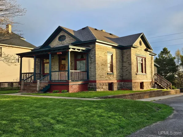220 W Munising Ave, Munising, MI 49862