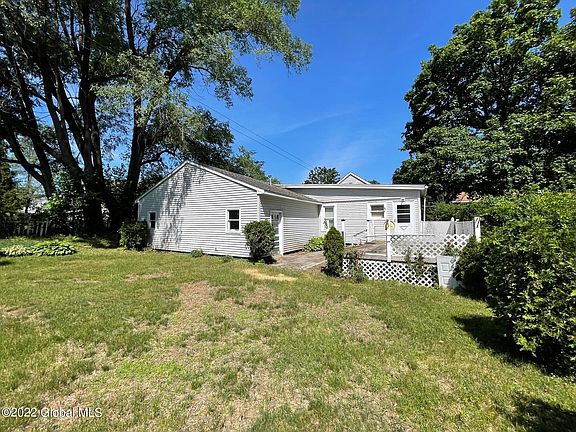 4th image of 44 Stewart Ave