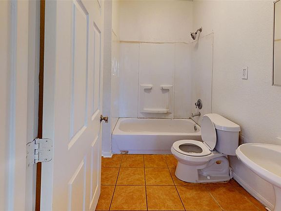 3rd image of 2021 Gurley Ave