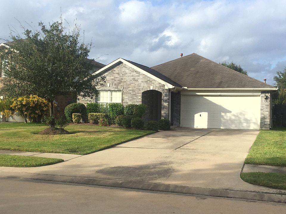 1st image of 15838 Clayton Bend Dr