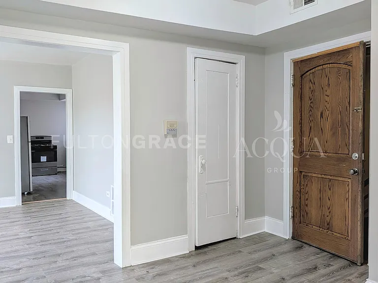 6300 N Oakley Ave #3 — Photo 9