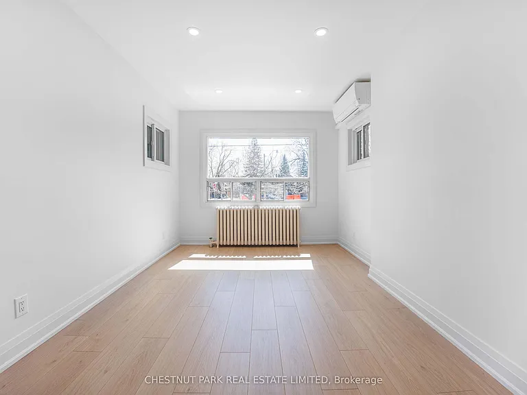 54 McNairn Ave #UPPER — Photo 6