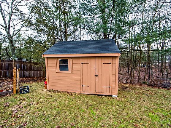 4th image of 8 Highview Dr