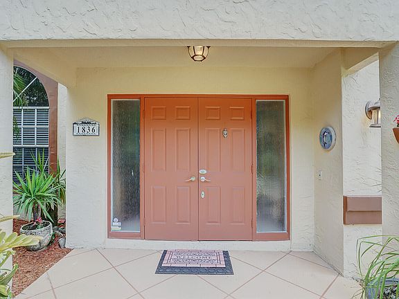 4th image of 1836 Edgewater Drive