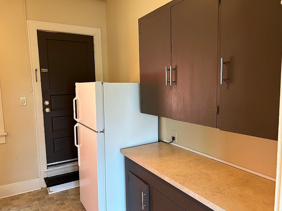 Full sized fridge and lots of countertops and cabinet space