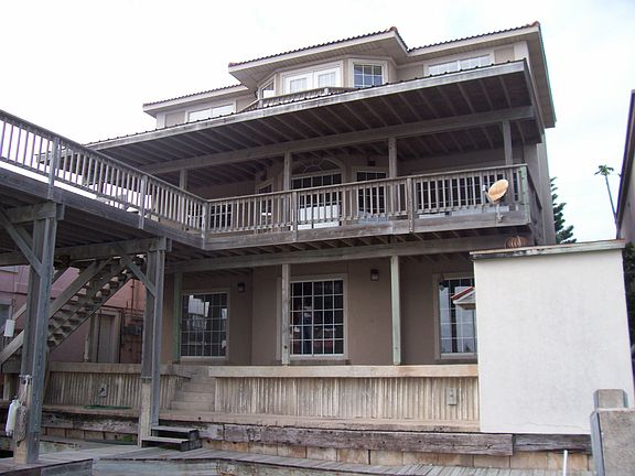 2nd image of 725 N Yturria St