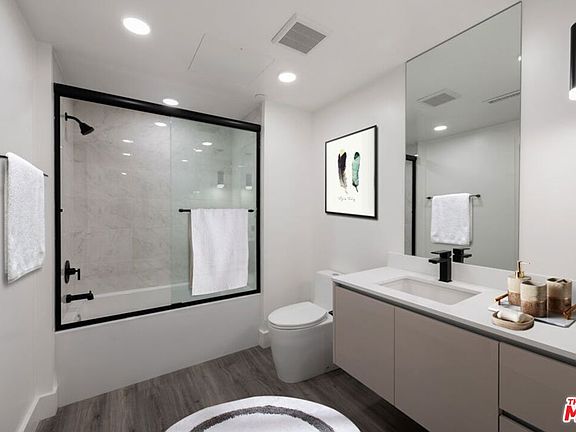 3rd image of 10947 Hartsook St Penthouse 3