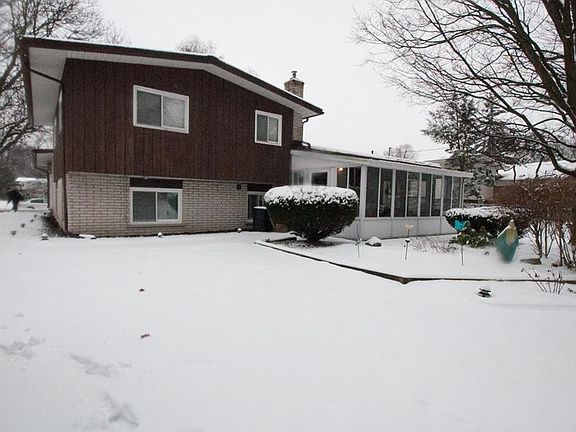 2nd image of 15523 Alpine Dr