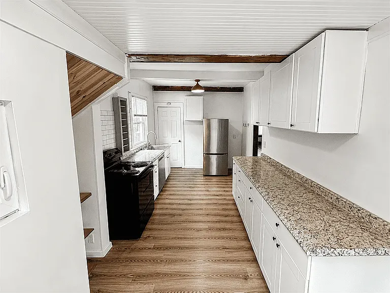 1140 Radcliffe Dr — Photo 4
